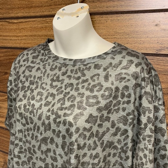 Shein green animal print short sleeve top size L. - Picture 2 of 8
